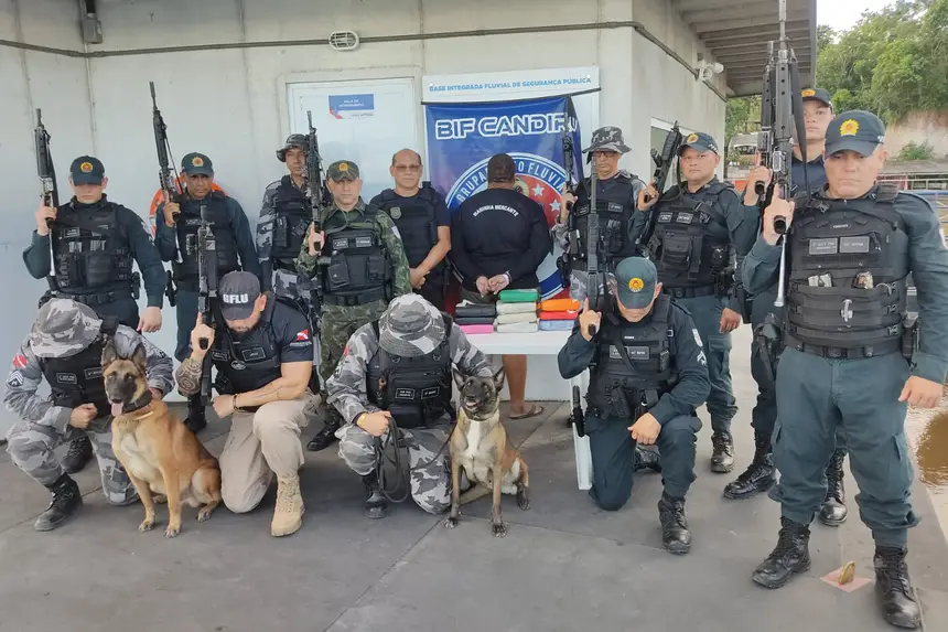 Base Candiru apreende mais de 11 quilos de drogas escondidas em embarcação no rio Amazonas