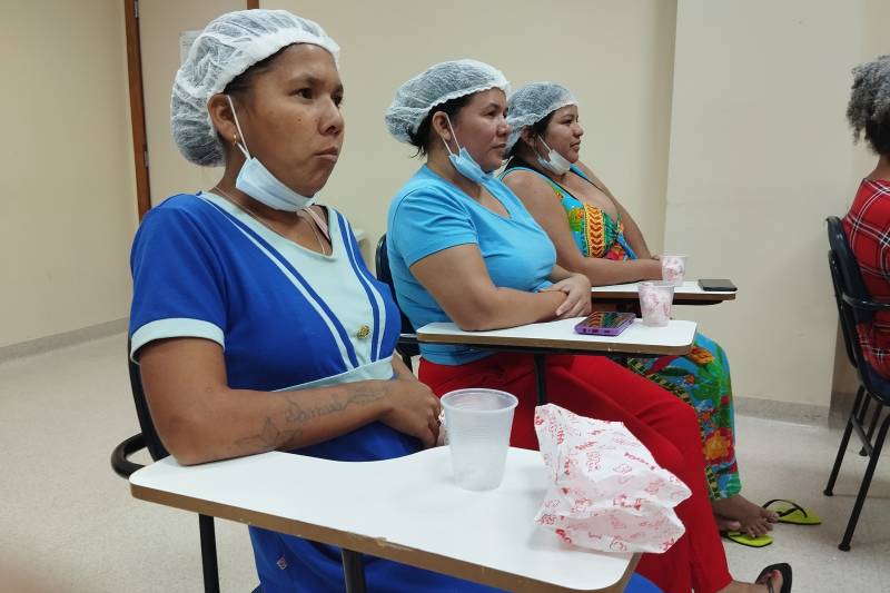 Regional do Tapajós promove sessão de cinema para mães de bebês que estão na UTI