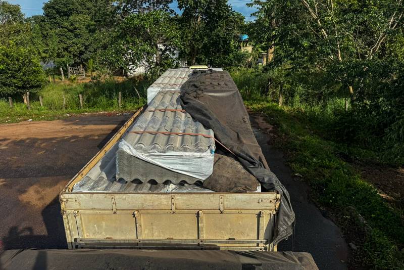 Secretaria da Fazenda (Sefa) apreende 429 telhas de microfibra de cimento no Araguaia 