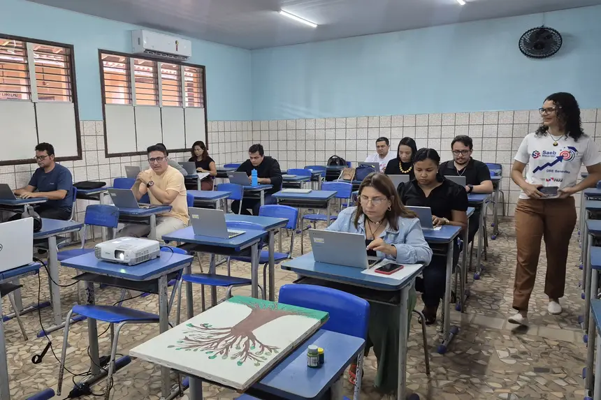 Escola Estadual de Marituba realiza oficina de uso da Inteligência Artificial na educação