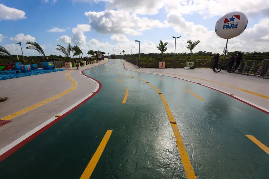 Passarelas de acesso à Praia do Maçarico movimentam economia e turismo em Salinópolis