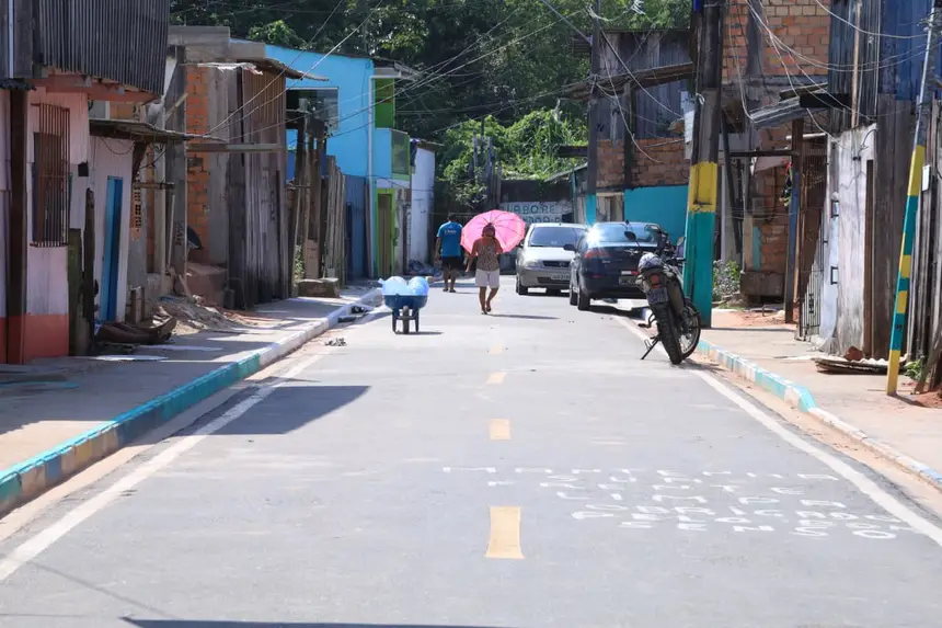 Governo do Pará entrega novas ruas com asfalto no bairro da Terra Firme, em Belém