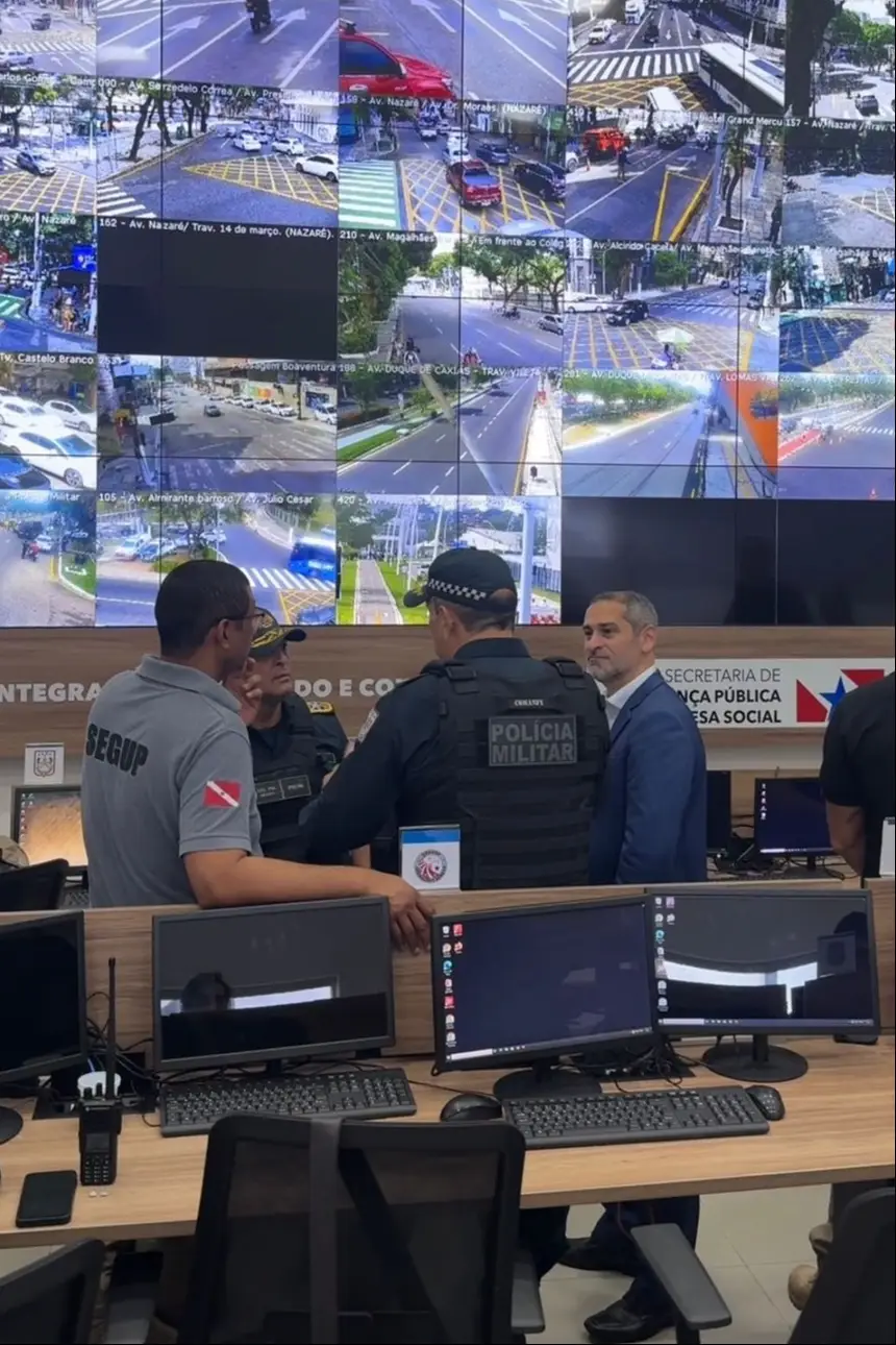 Agentes de segurança monitoram o primeiro dia de comboios para a Cúpula dos Líderes