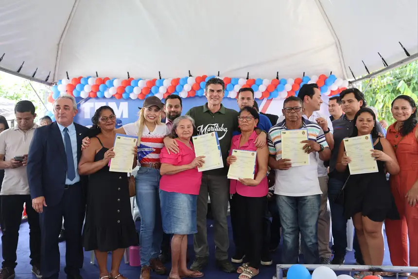 Governo do Pará entrega 900 títulos de terra para moradores de Marituba, na Grande Belém