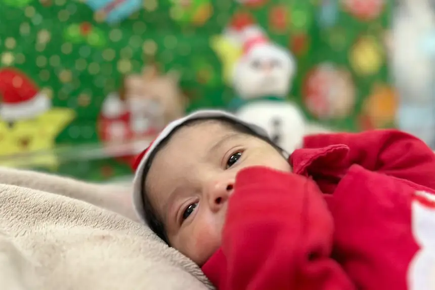 HRPT realiza ensaio fotográfico de Natal com bebês prematuros em Altamira