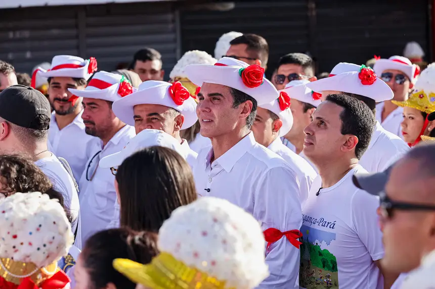 Helder Barbalho e Hana Ghassan acompanham encerramento da 227ª Marujada de São Benedito, em Bragança