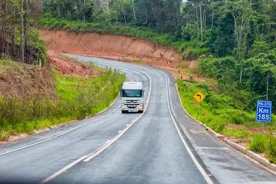 notícia: PA-370 Transuruará completa um ano de pavimentação e consolida avanço na integração do oeste paraense