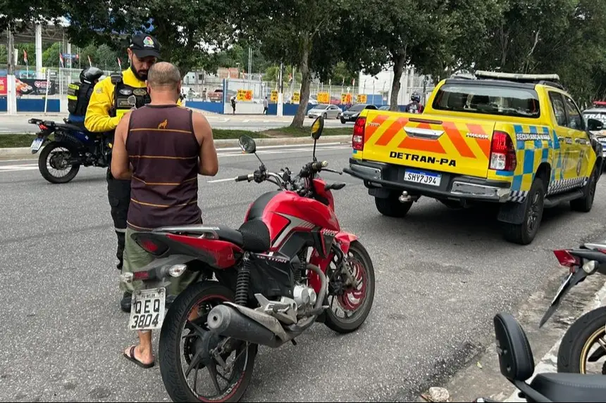 Detran atua na fiscalização de trânsito durante a Operação Choque de Ordem, em Belém