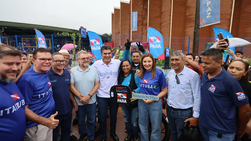 Governo do Pará entrega dez motocicletas do CredCidadão a mototaxistas de Itaituba