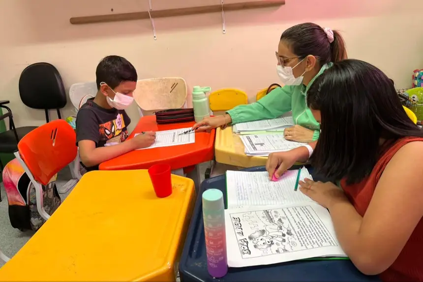 Mesmo em meio ao câncer, o direito de aprender resiste no Hospital Oncológico Infantil Octávio Lobo