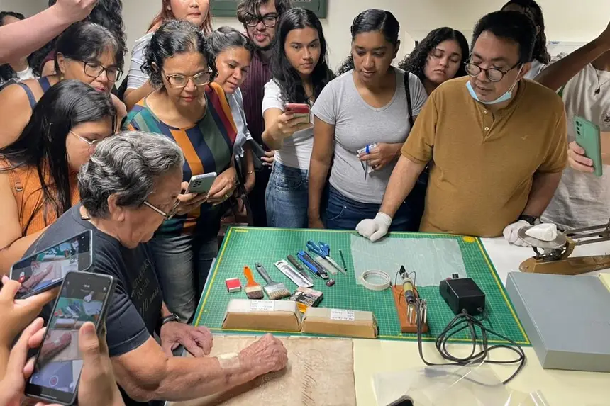 Oficina apresenta técnicas de conservação de documentos no Arquivo Público do Pará