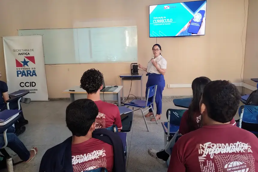 Seju promove curso de elaboração de currículo profissional para estudantes de escola pública