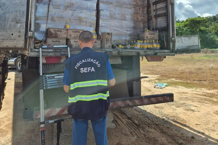 Sefa apreende 5 mil garrafas de cachaça em São Geraldo do Araguaia, sudeste do Pará