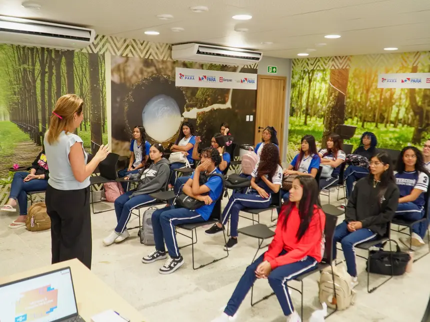 Escola de Empreendedorismo prepara estudantes para o futuro com foco em inovação e protagonismo juvenil