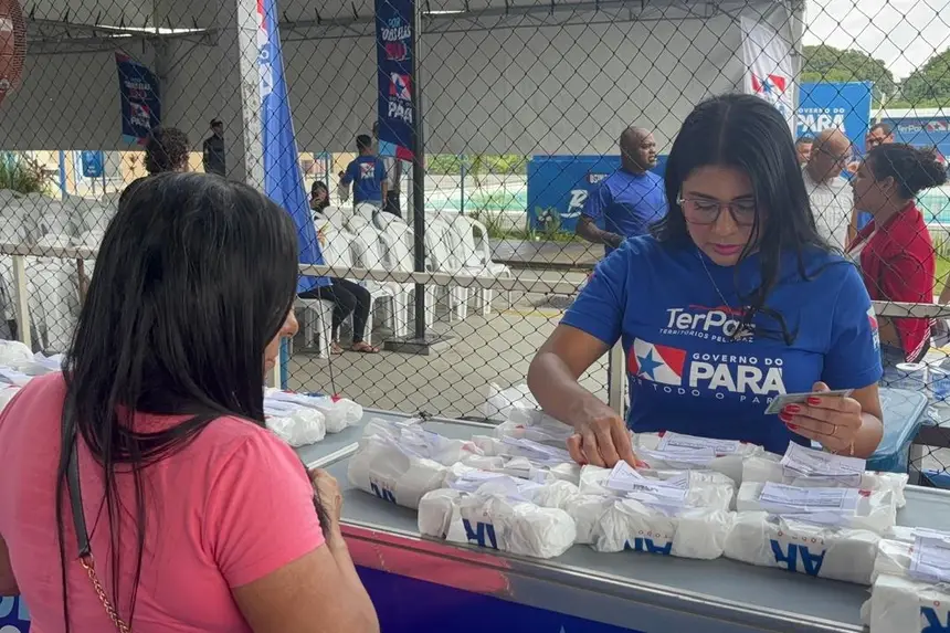 Governo do Pará entrega mais de 1,5 mil óculos gratuitos a moradores do bairro do Bengui, em Belém