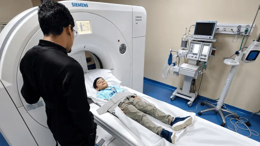 Hospital Abelardo Santos transforma resíduos na condecoração 'Medalha da Coragem'