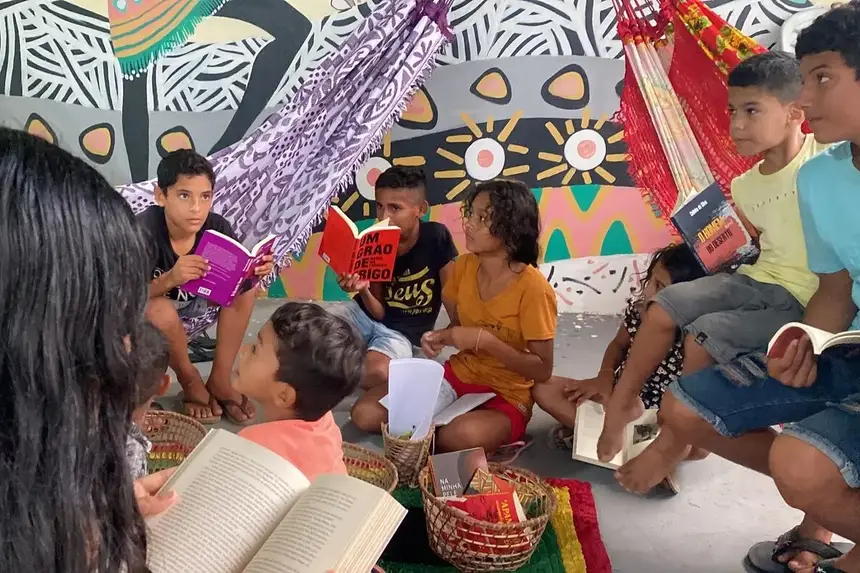 Fundação Cultural do Pará amplia acervo da primeira biblioteca comunitária em território quilombola