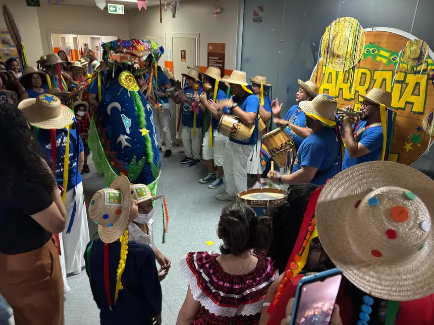 Arrastão do Pavulagem leva a magia das tradições juninas aos corredores do Oncológico Infantil