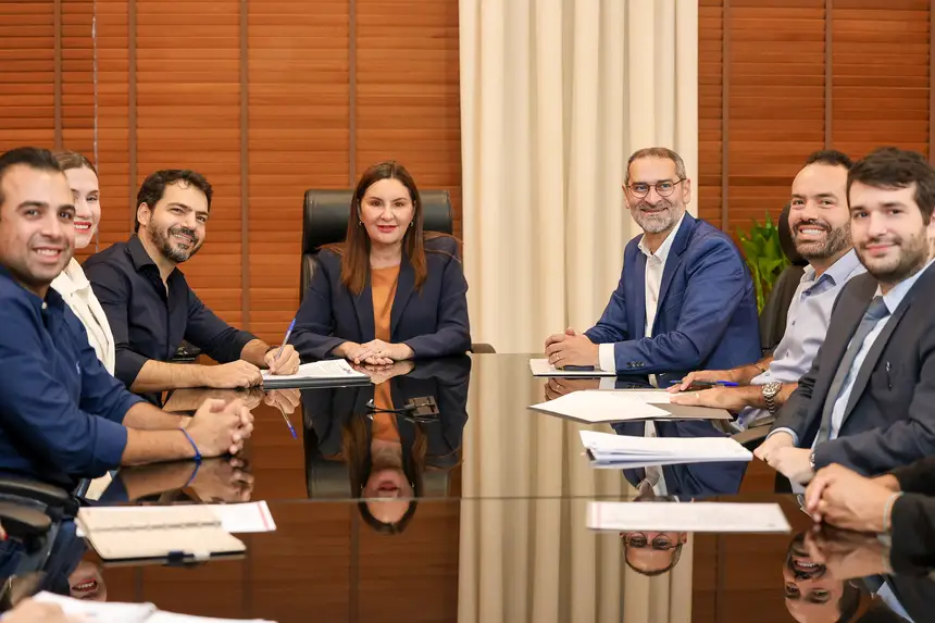 Governadora Hana Ghassan assina convênios para equipar hospitais de Irituia e de São Miguel do Guamá