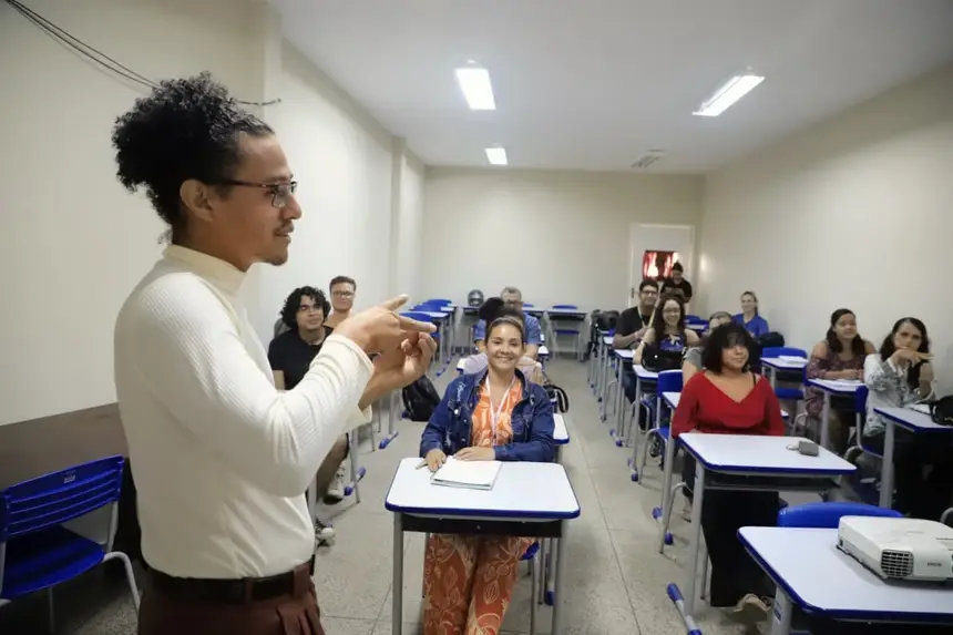 Estado fortalece inclusão e acesso à formação em Libras na rede pública de ensino