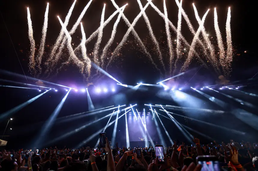 Terceira noite do Parárraiá leva milhares a shows e apresentações no Mangueirão