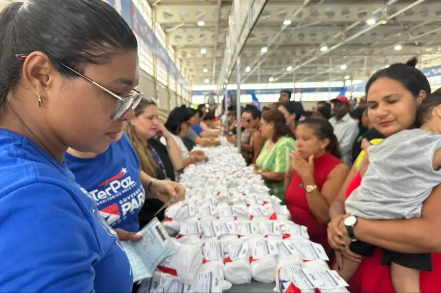 Estado entrega mais de 700 óculos de grau a moradores de Abaetetuba