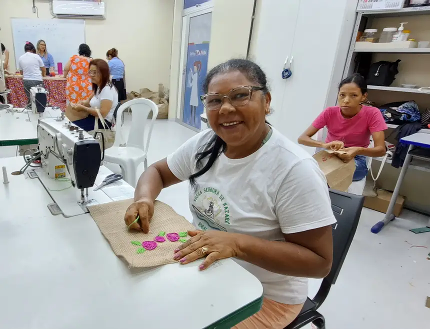 Sedeme realiza curso de artesanato em malva amazônica na UsiPaz Cabanagem