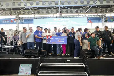 notícia: Governo do Pará contempla estudantes da Escola Técnica de Itaituba com o 'Bora Estudar'