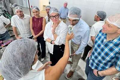 notícia: Delegação do Reino Unido visita Parque de Bioeconomia e conhece modelo de inovação com base na floresta