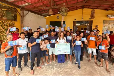 notícia: Moradores de Cotijuba recebem Carteira de Habilitação gratuita do governo do Estado 