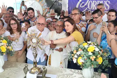 notícia: Governadora Hana Ghassan participa da celebração do Corpus Christi em Capanema