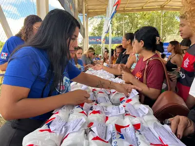 notícia: Programa Por Todas Elas entrega 1.195 novos óculos de grau a moradores de Marituba