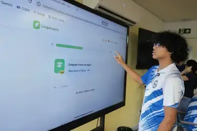 notícia: Estudantes desenvolvem aplicativo de inglês com apoio da Inteligência Artificial no CISEB
